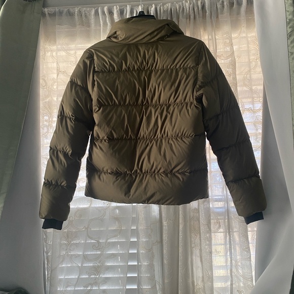 Patagonia Women's Puffer Jacket - Picture 3 of 6